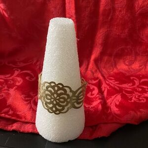 Elegant Gold Floral Bracelet